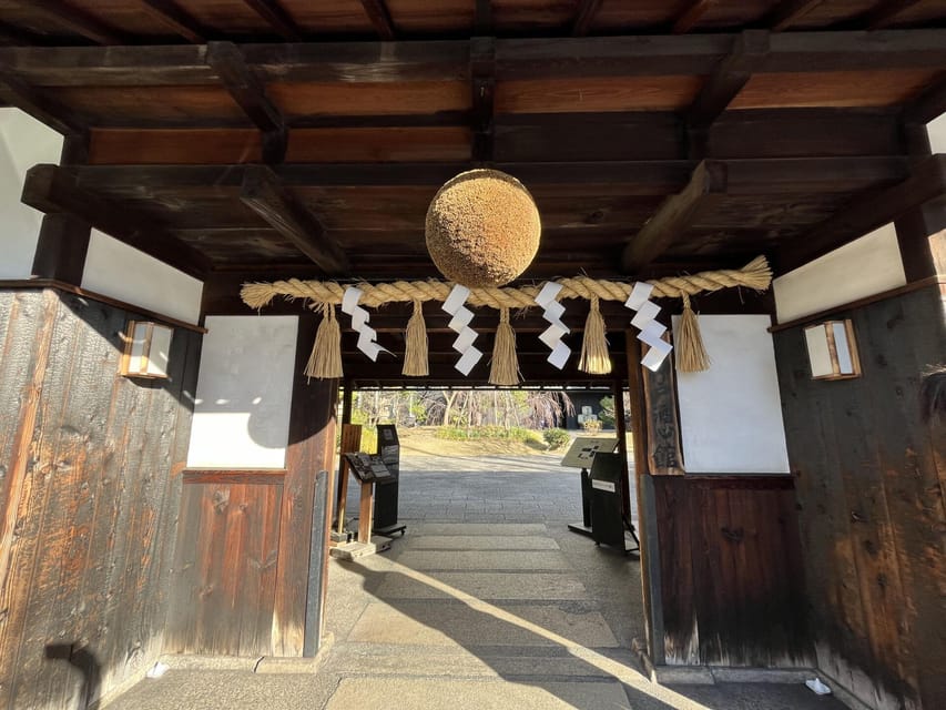 1-Day Walking Tour around Kobe : Mountains, Sea and Sake - Lunch and free time near Shin-Kobe