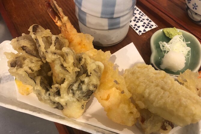 A pairing experience in Sapporo where you can enjoy tempura and 3 kinds of Hokkaido-only sake, along with a soba-noodle making experience! - Why this Sapporo food lesson feels different