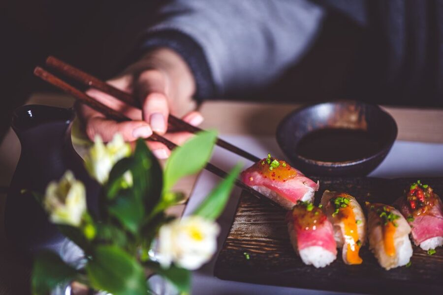 Düsseldorf: Sushi, Sake & Japanese Lifestyle Tour - Food samples: the tastiest part of the walk