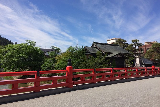 EXPERIENCE TAKAYAMA & LOCAL SAKE TASTING with explanation 1 HOUR! - Sanmachi Suji: Takayama’s story in wooden streets