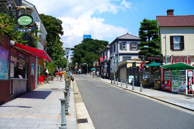 Full Day Walking Tour Around Kobe Mountains Sea and Sake - A quiet pause at Ikuta Shrine