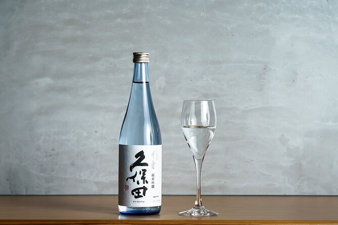 Japanese Sake & AI Leisurely Tasting Plan at Kubota Sake Bar - One hour, up to eight people, and shared seating