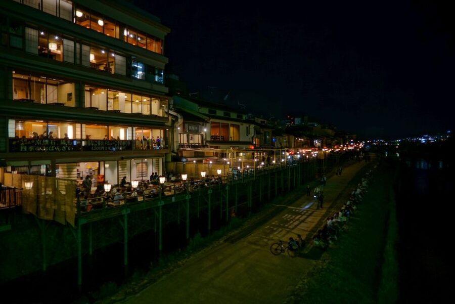 Kyoto: Foodie Night Tour in Gion with 9 dishes + 6 Sake - Is $361 per person fair?