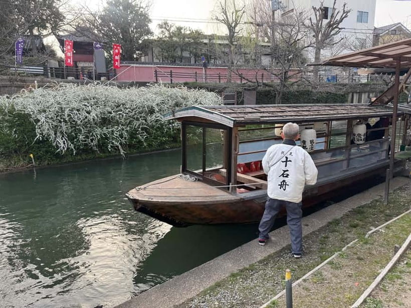 Kyoto: Fushimi Sake District Tour with Boat Ride - The guide can make the difference