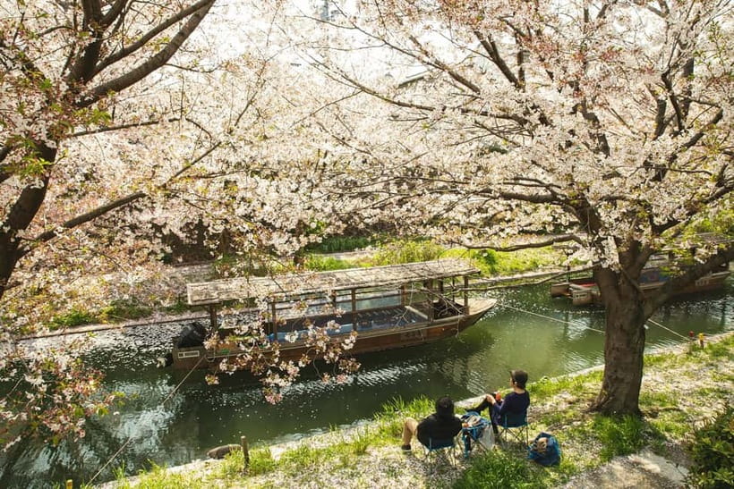 Kyoto: Fushimi Sake District Tour with Boat Ride - Starting quietly at a local temple