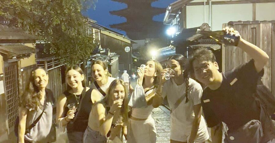 Kyoto: Gion Evening Walk with Hidden Gems, Geisha & Sake - Is $32 a fair price for 90 minutes?