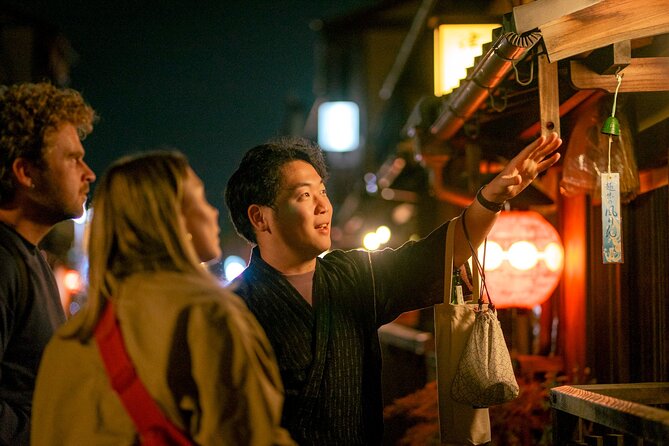 Kyoto: Gion Geisha District & Sake-in-Hand Walking Tour - Hanamikoji Street shows old Kyoto at its neatest