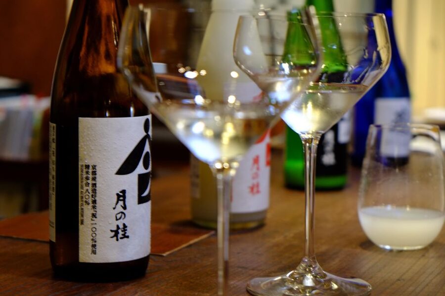 Kyoto: Insider Sake Experience with 7 Tastings and Snacks - The guides make the class personal