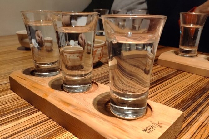 Kyoto Luxury Sake, Whisky and Cocktail Tour - What the guide adds to the experience