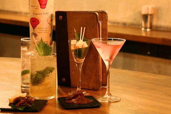 Luxury Tokyo Sake, Cocktail, Whisky and Pairing Tour - A small group makes the guide important