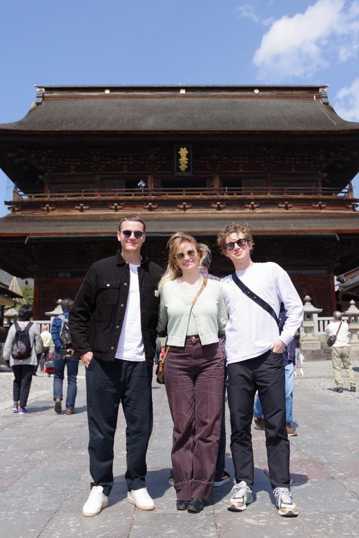 Nagano Sake Tasting Walking Tour - The guide makes the difference