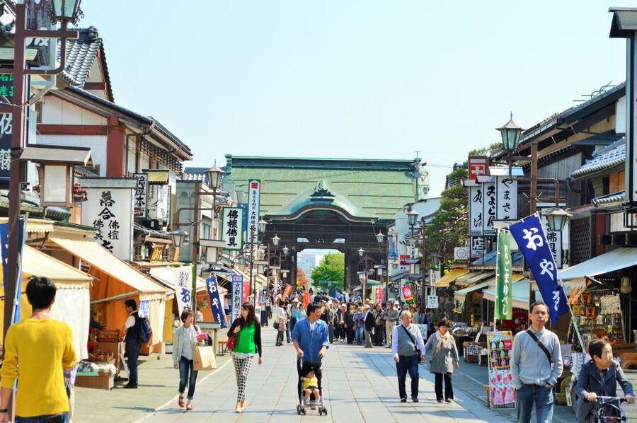 Nagano: Snow Monkeys, Zenkoji Temple & Sake Day Trip - Walking to Jigokudani Monkey Park