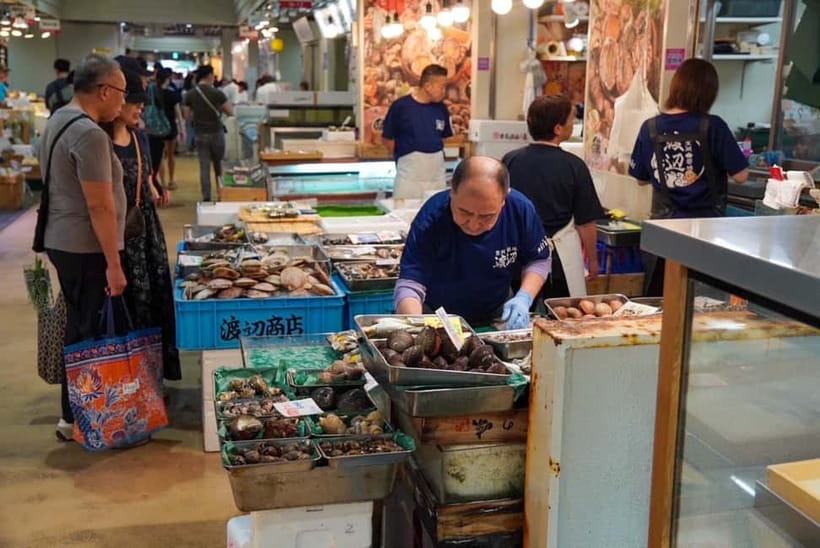 Tokyo: Private Tsukiji Street Food & Sake with Local Guide - A calm tea and snack stop after the market