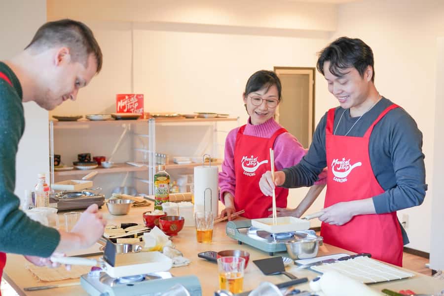 Tokyo: Sushi Cooking Class with Sake Tasting - The supermarket stop is part of the lesson