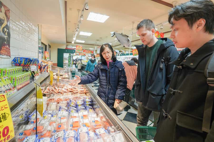 Tokyo: Sushi Cooking Class with Sake Tasting - A workable choice for families