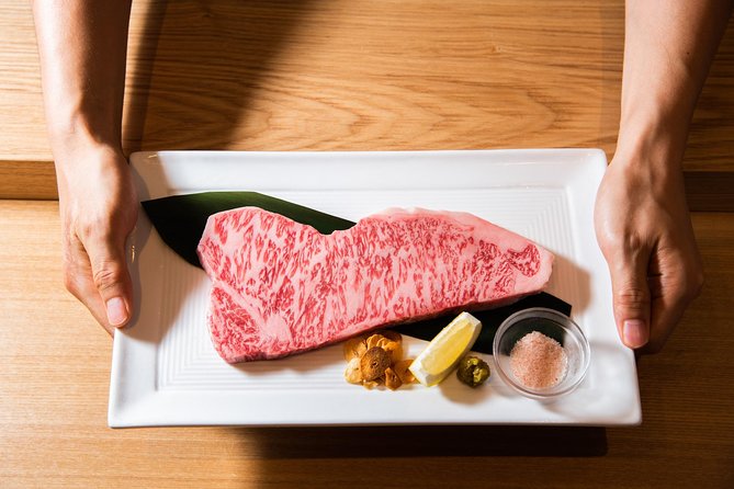 Wagyu & Sake Pairing in Shinjuku – Steak, Shabu-Shabu & More - Starting with Japanese drinks and a wagyu lesson